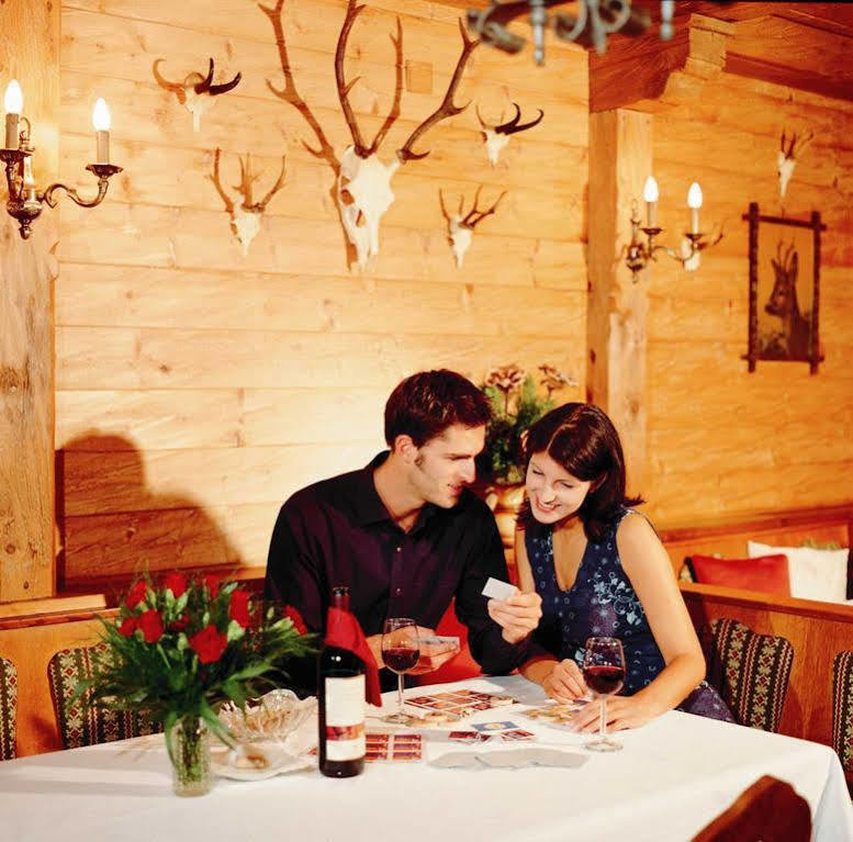 Hotel Restaurant Gradlwirt Niederndorf  Bagian luar foto