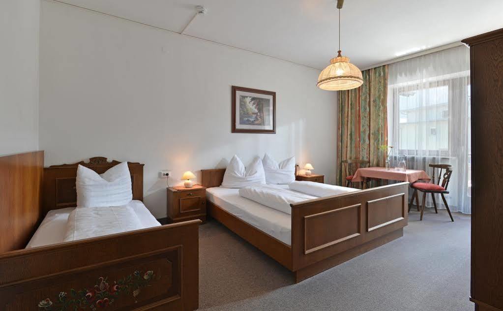 Hotel Restaurant Gradlwirt Niederndorf  Bagian luar foto