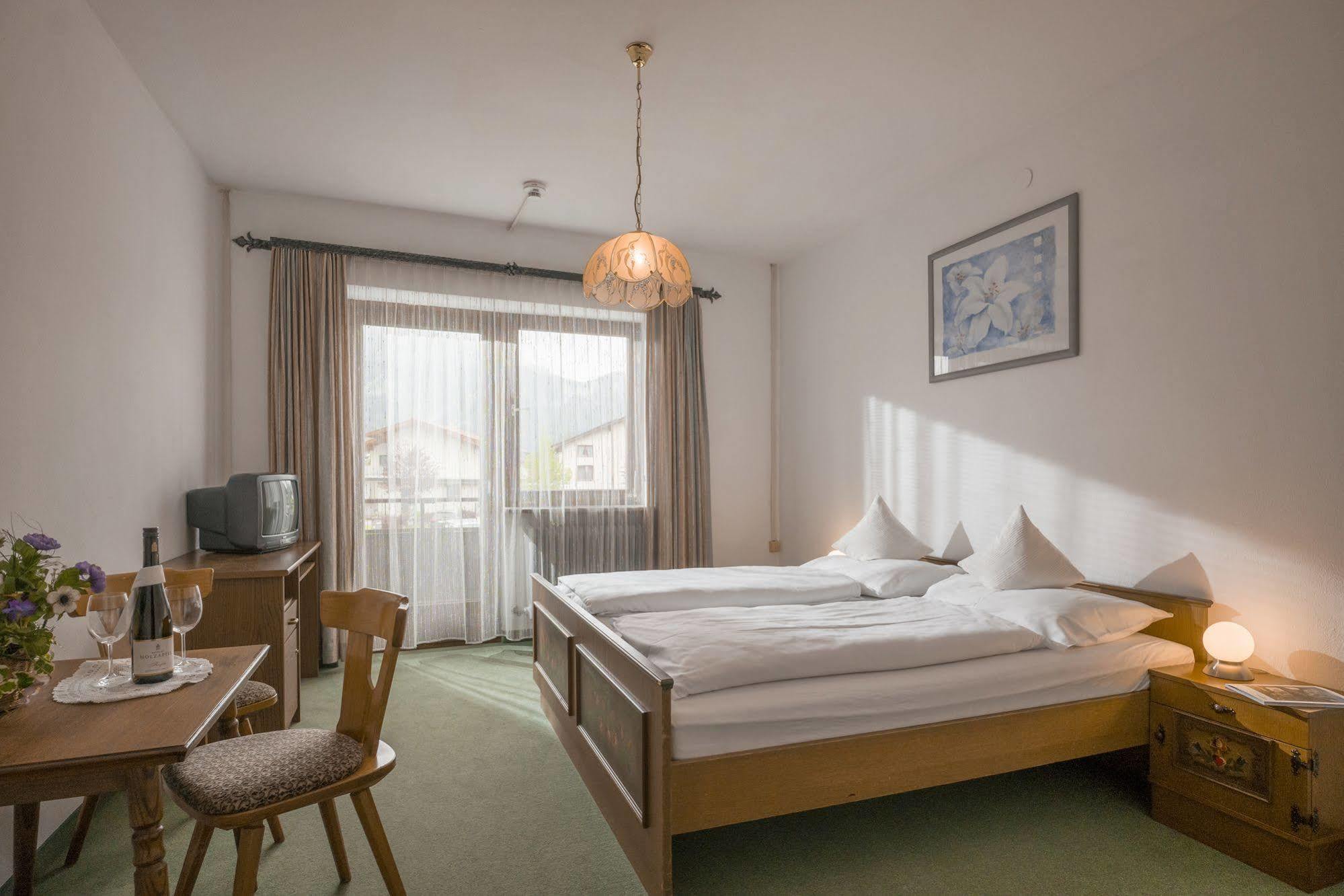 Hotel Restaurant Gradlwirt Niederndorf  Bagian luar foto