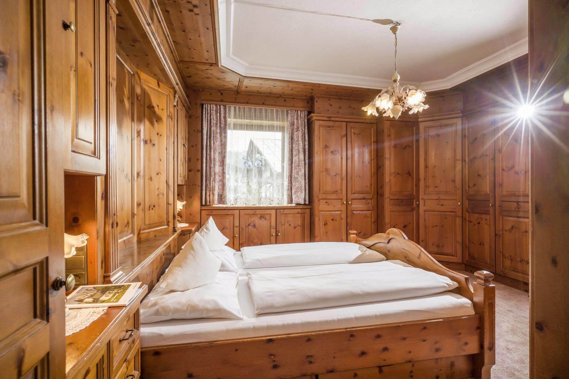 Hotel Restaurant Gradlwirt Niederndorf  Bagian luar foto