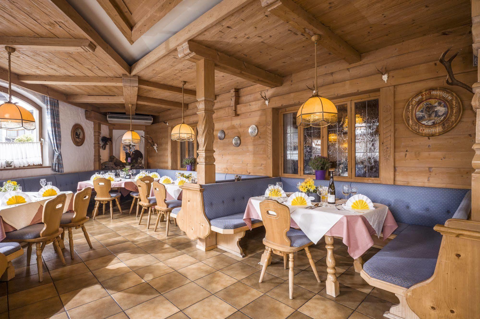 Hotel Restaurant Gradlwirt Niederndorf  Bagian luar foto