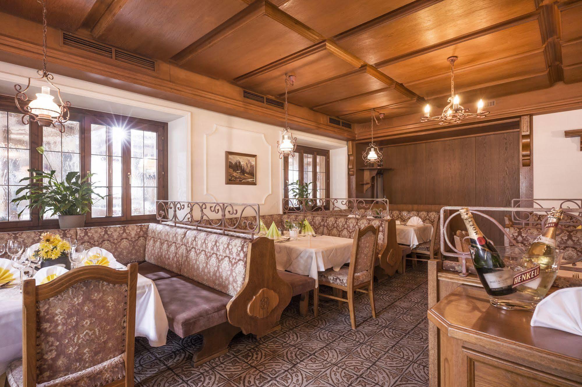 Hotel Restaurant Gradlwirt Niederndorf  Bagian luar foto