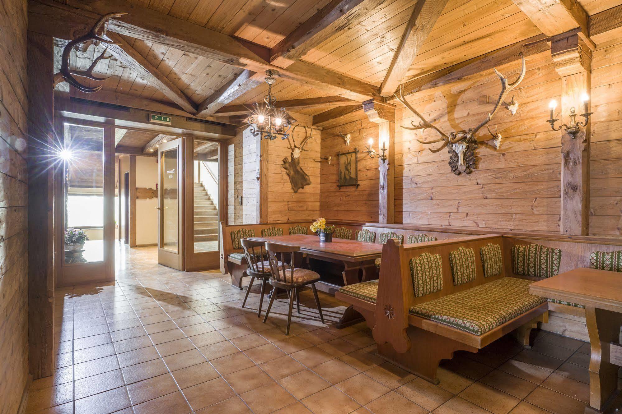 Hotel Restaurant Gradlwirt Niederndorf  Bagian luar foto